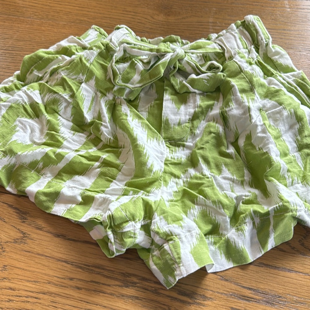 Green linen shorts